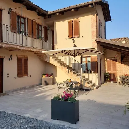 Farm stay I Grappoli Serralunga d'Alba