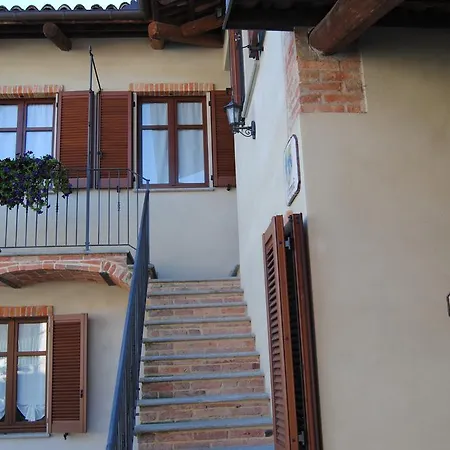 I Grappoli Alloggio per agriturismo Serralunga d'Alba