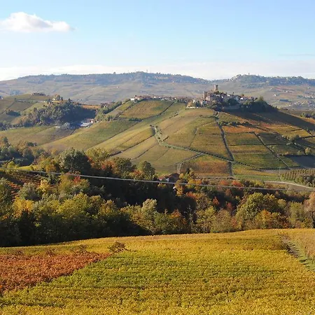 I Grappoli Alloggio per agriturismo Serralunga d'Alba