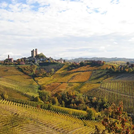 I Grappoli Farm stay Serralunga d'Alba